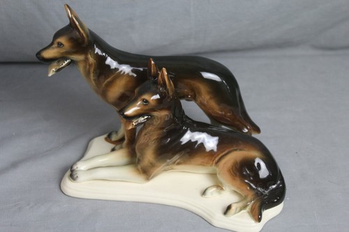 Pair german shepherds - of,